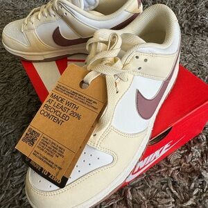 Nike dunk low coconut/mauve